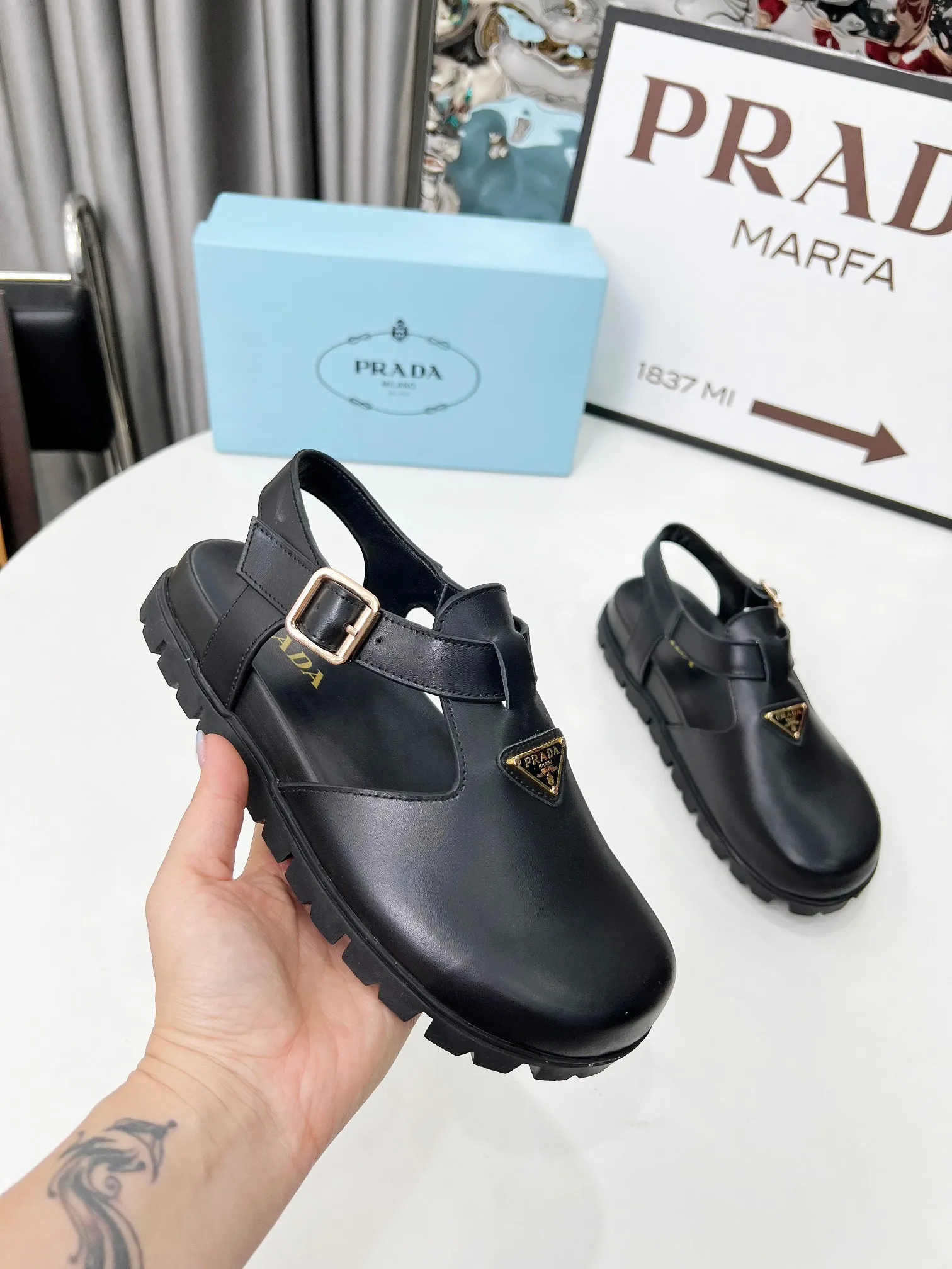 👟👟Ex-factory price 440👟👟 PRADA/25ss Prada classic triangle logo loafer series, simple and ultimate size: 35-42